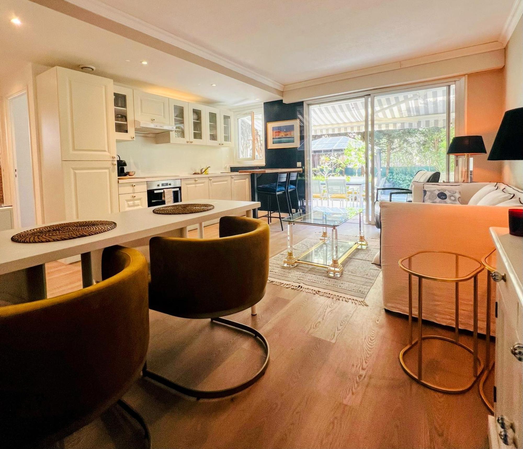 Superbe Appartement Avec Terrasse Jardin Et Parking Prive Saint-Tropez Luaran gambar